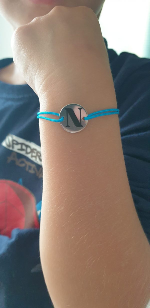 20240920_185108 Bracelet personnalisé médaille argentée à graver avec cordon