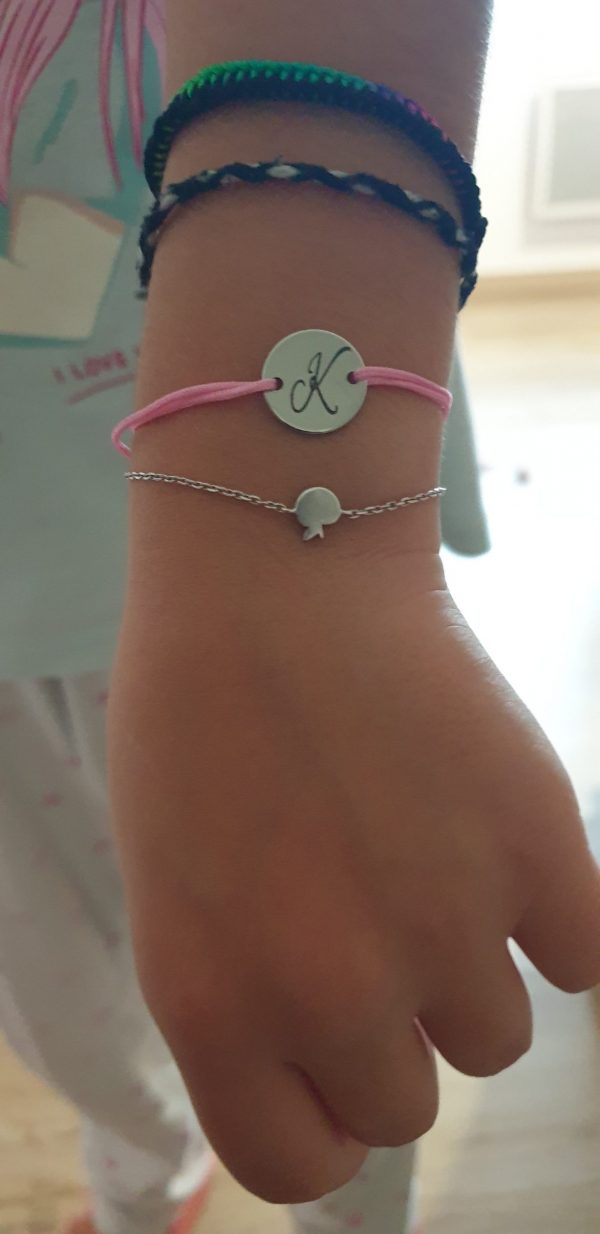 20240920_185205 Bracelet personnalisé médaille argentée à graver avec cordon