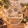 Boule de Noël en bois avec flocons personnalisée