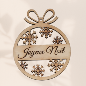 Ornement de noël en bois gravé