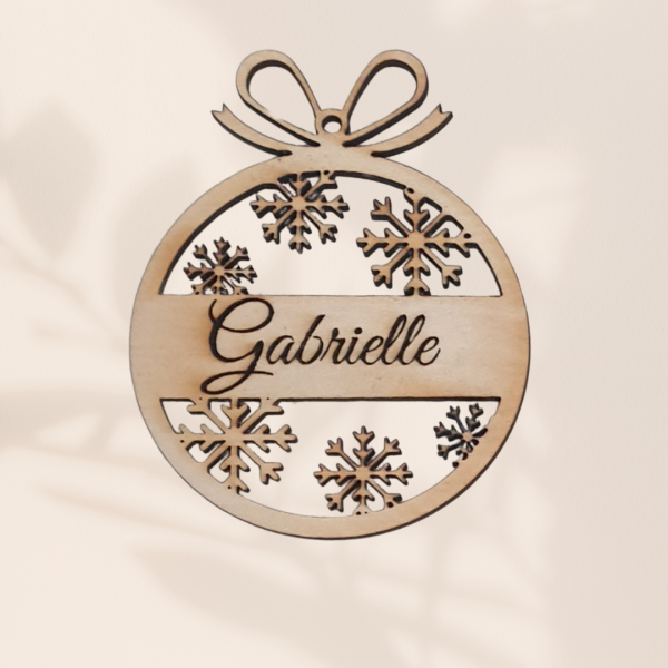 Ornement de noël en bois gravé