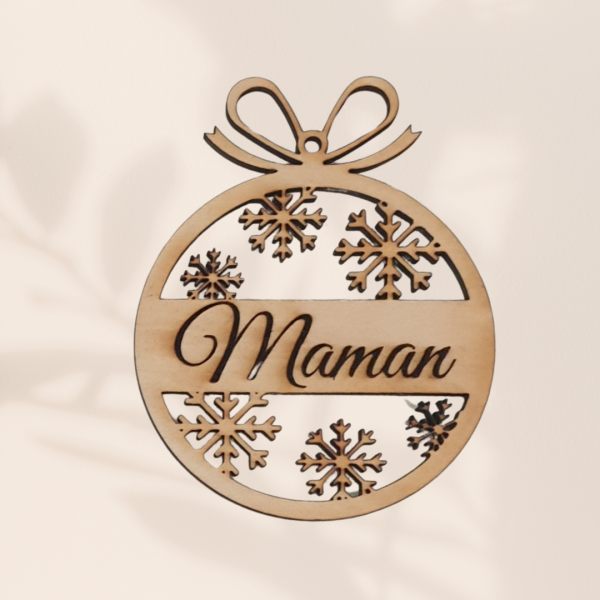 Ornement de noël en bois gravé