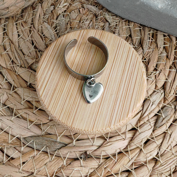 Bague réglable H.6mm avec médaille coeur gravée