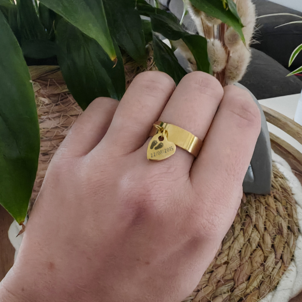 Bague réglable H.6mm avec médaille coeur gravée